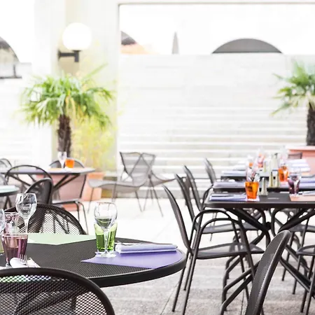 Novotel Centre Hotel 4*