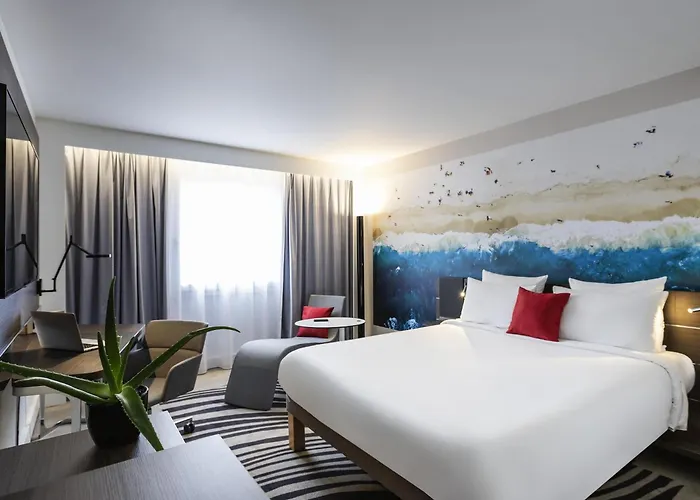 מלון Novotel Centre 4*